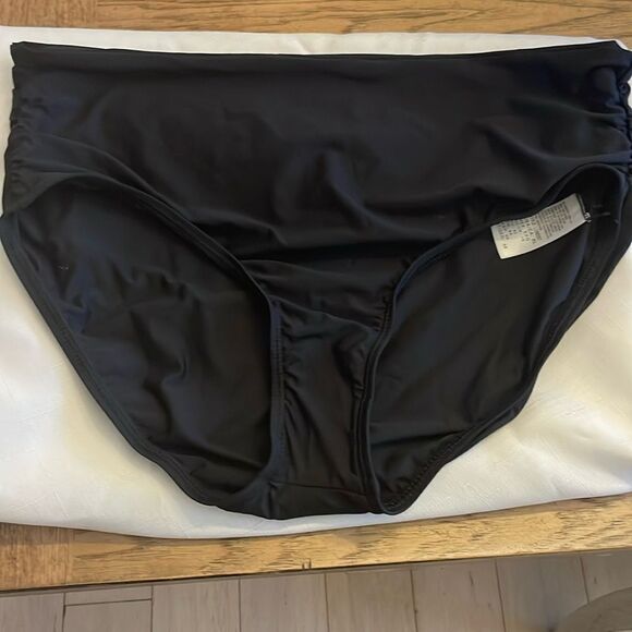 LUXE BY LISA VOGEL.   BLACK BIKINI BOTTOM WITH ROUCHED SIDES.  NEW - Picture 1 of 7